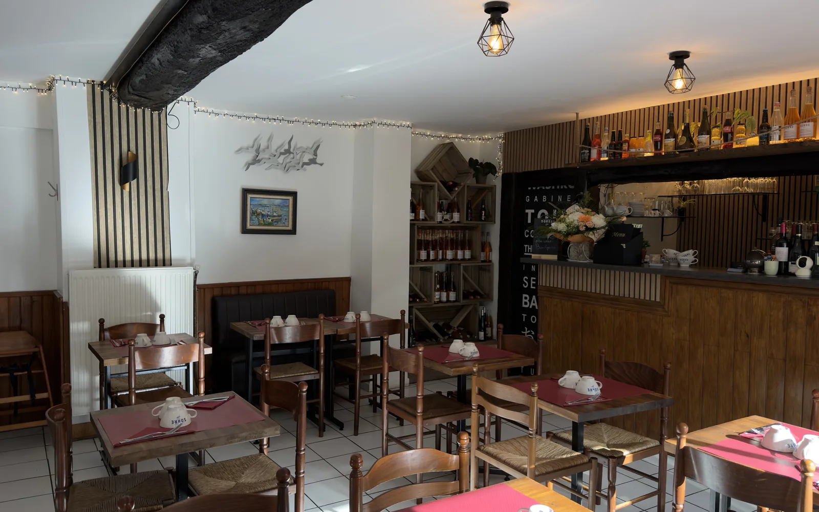 Ambiance chaleureuse et boisée de la Crêperie Ozoir